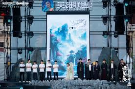 LPL女主持骆歆回应直播男声争议初吻仍在